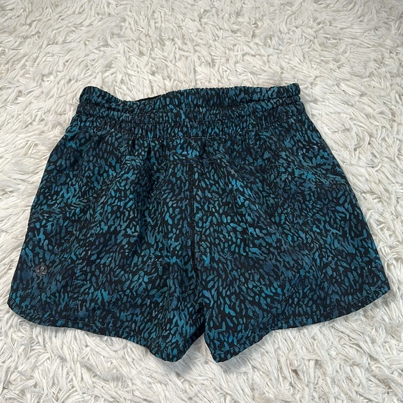 Lululemon Tracker Short V *4" Illuminate Multi Black / Black - Picture 5 of 6